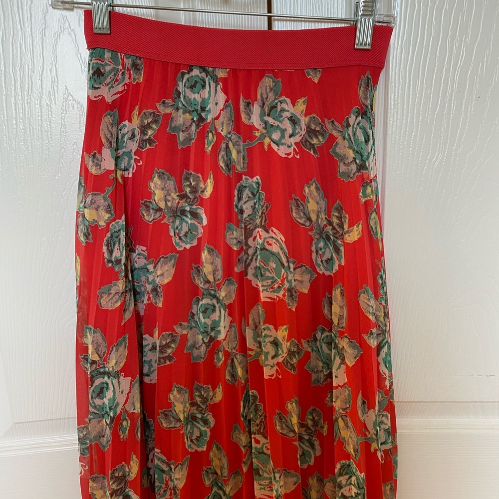 Pleated floral skirt